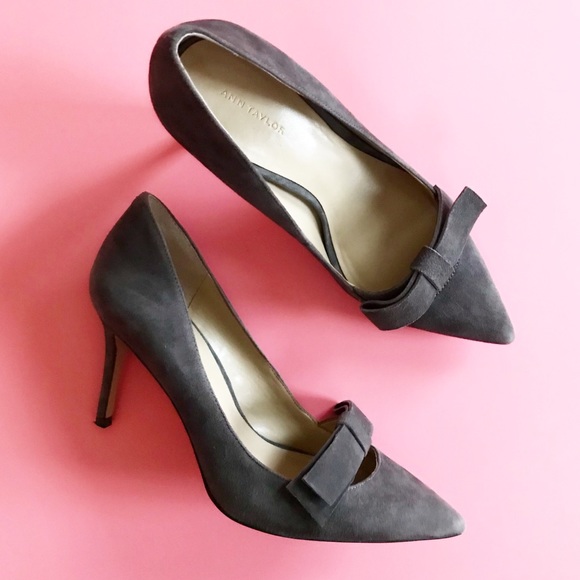 Ann Taylor Shoes - Ann Taylor Gray Suede Bow Front Odette Pumps Heels